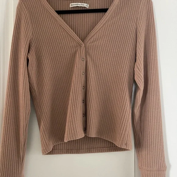 A&F top - Picture 2 of 3